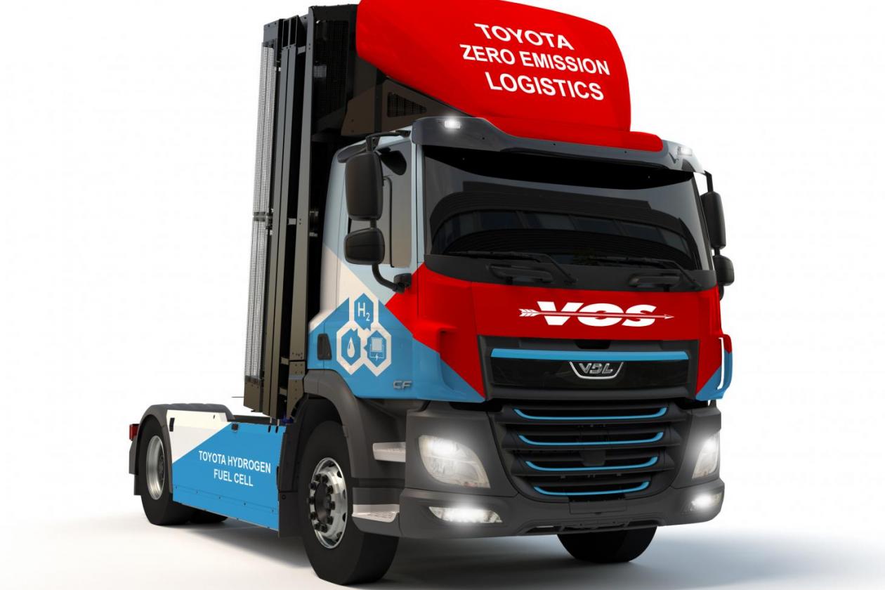 Waterstoftruck voor VOS Transport Group om Toyota logistiek in Europa koolstofarmer te maken gebouwd door VDL Special Vehicles